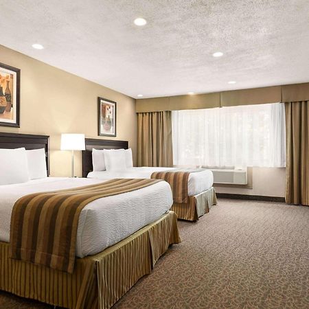 Days Inn By Wyndham Montreal East מראה חיצוני תמונה