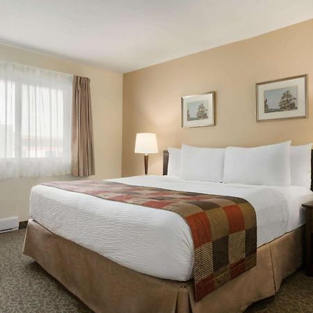 Days Inn By Wyndham Montreal East מראה חיצוני תמונה