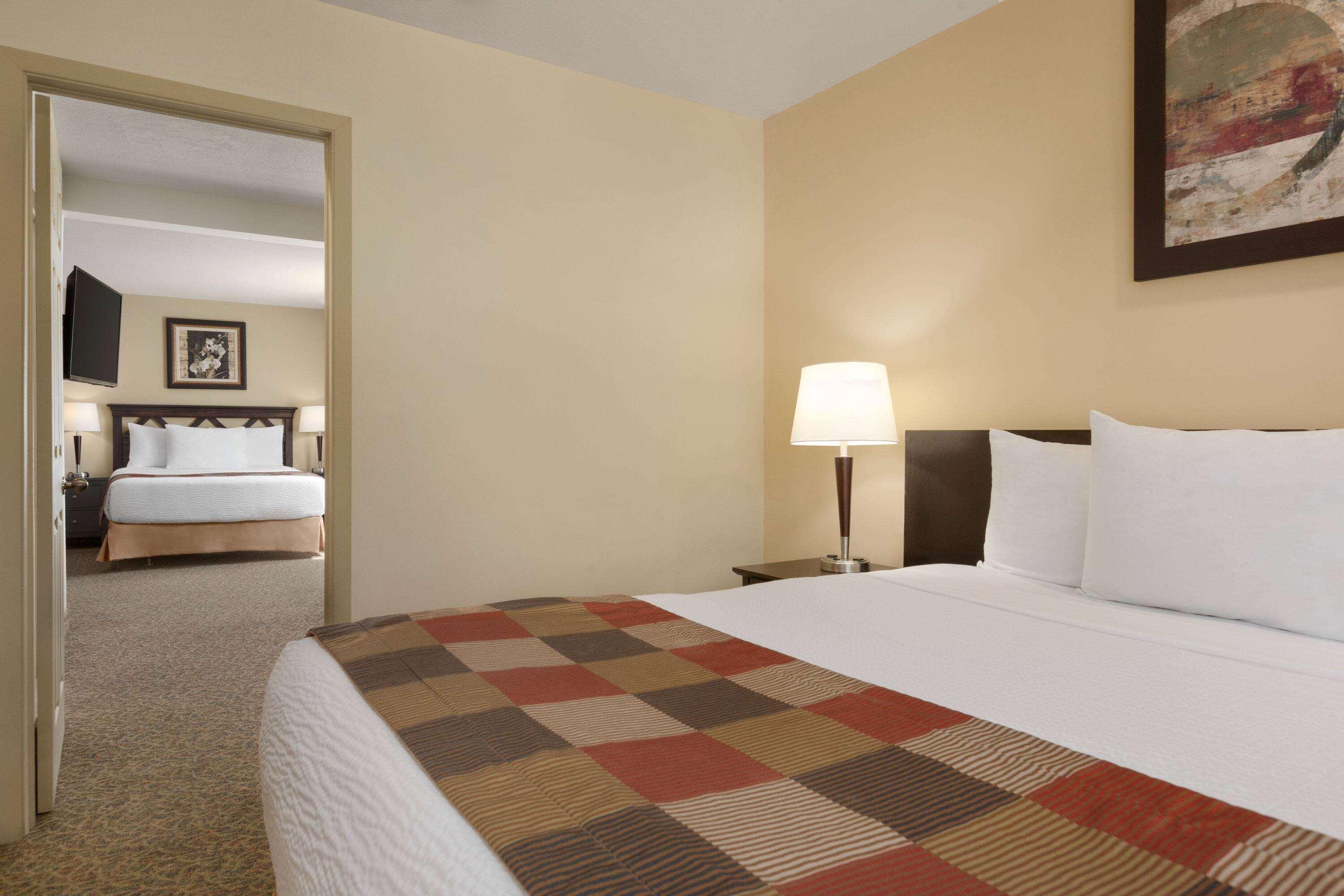Days Inn By Wyndham Montreal East מראה חיצוני תמונה