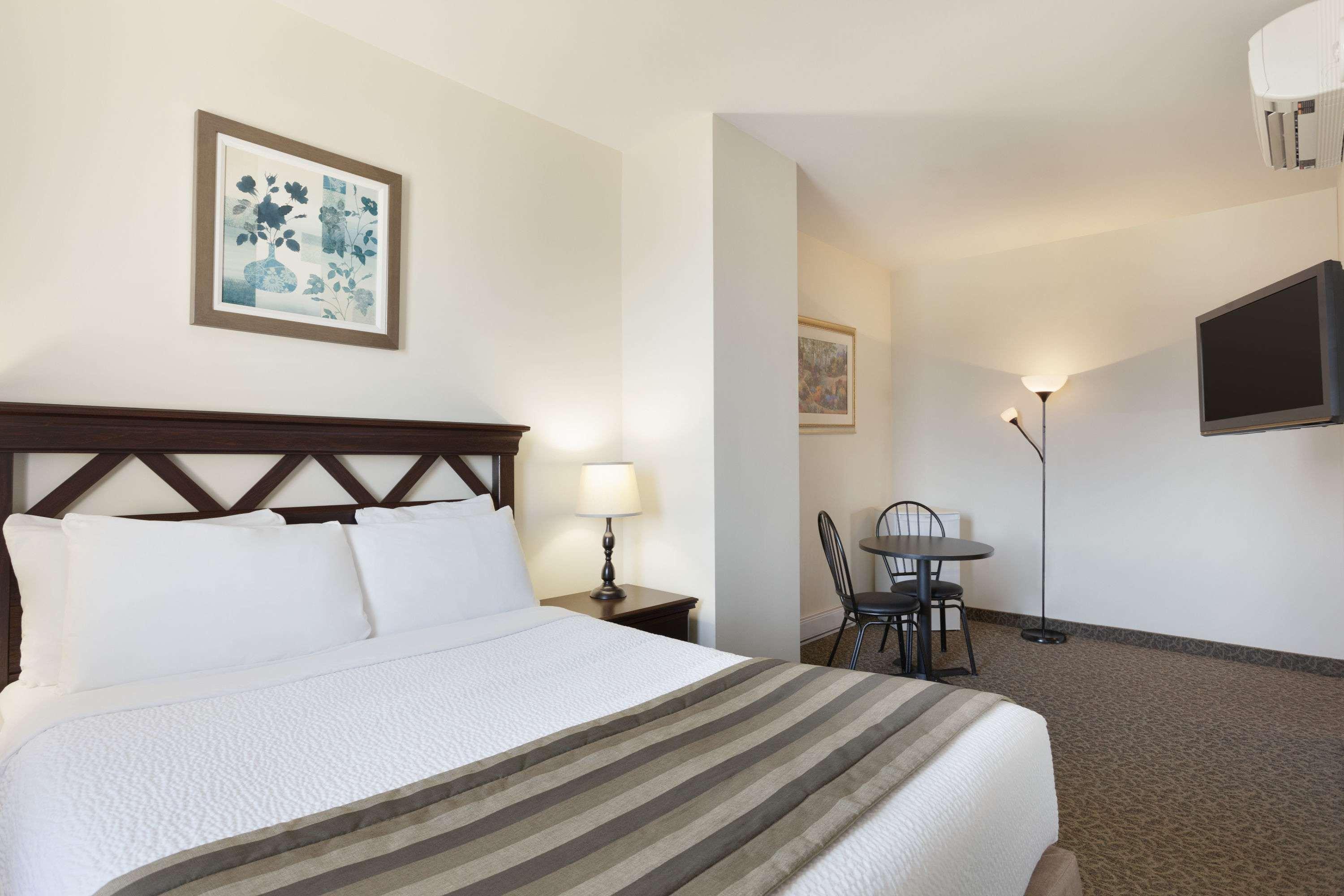 Days Inn By Wyndham Montreal East מראה חיצוני תמונה