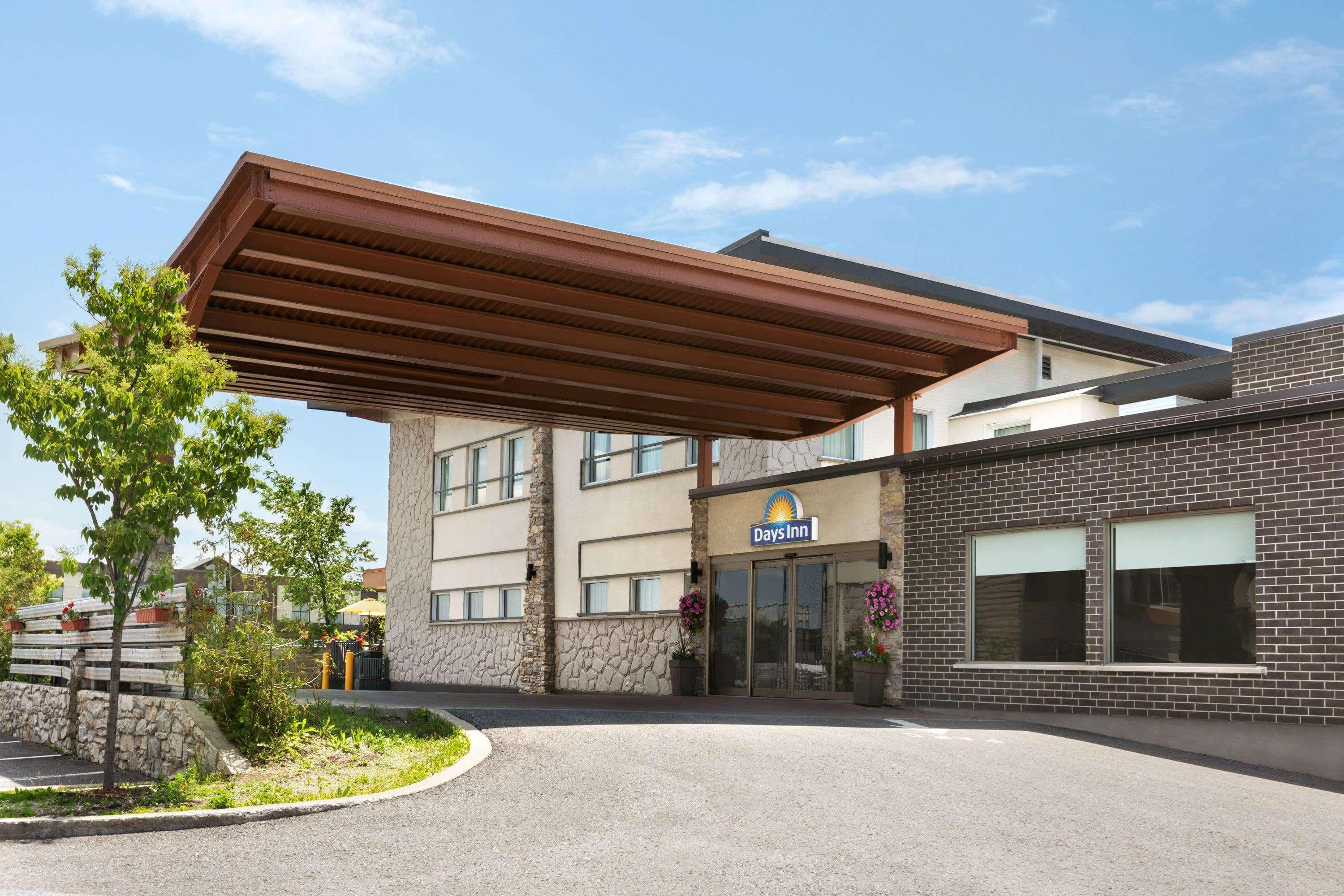 Days Inn By Wyndham Montreal East מראה חיצוני תמונה