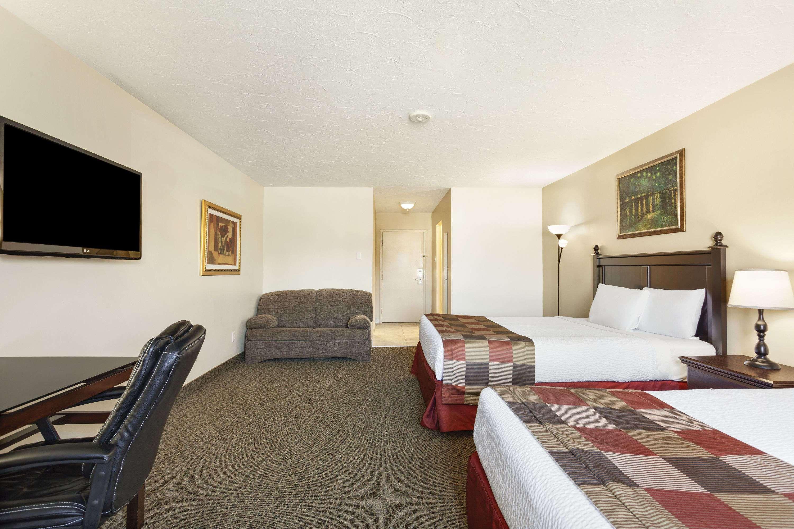 Days Inn By Wyndham Montreal East מראה חיצוני תמונה
