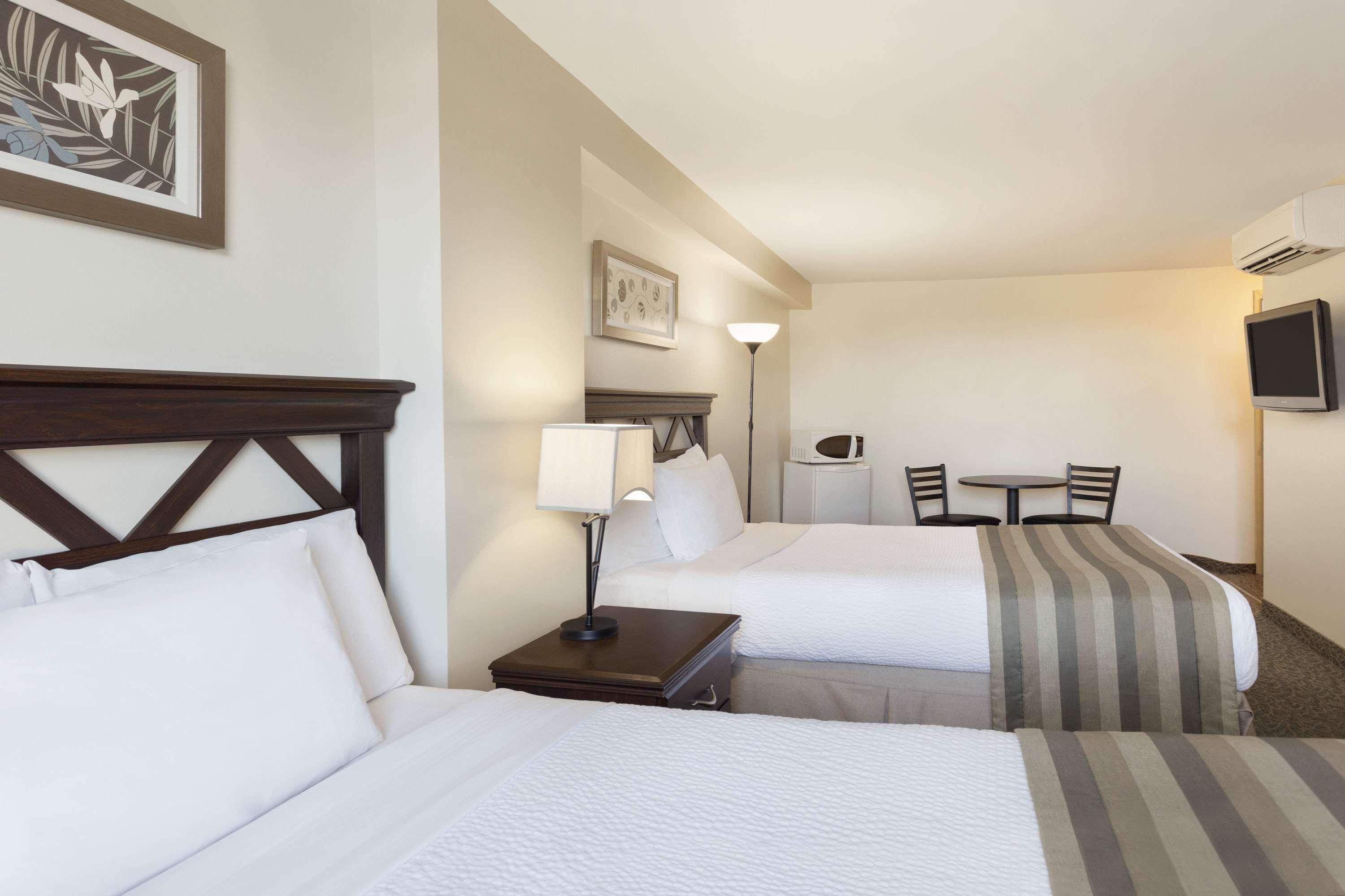 Days Inn By Wyndham Montreal East מראה חיצוני תמונה