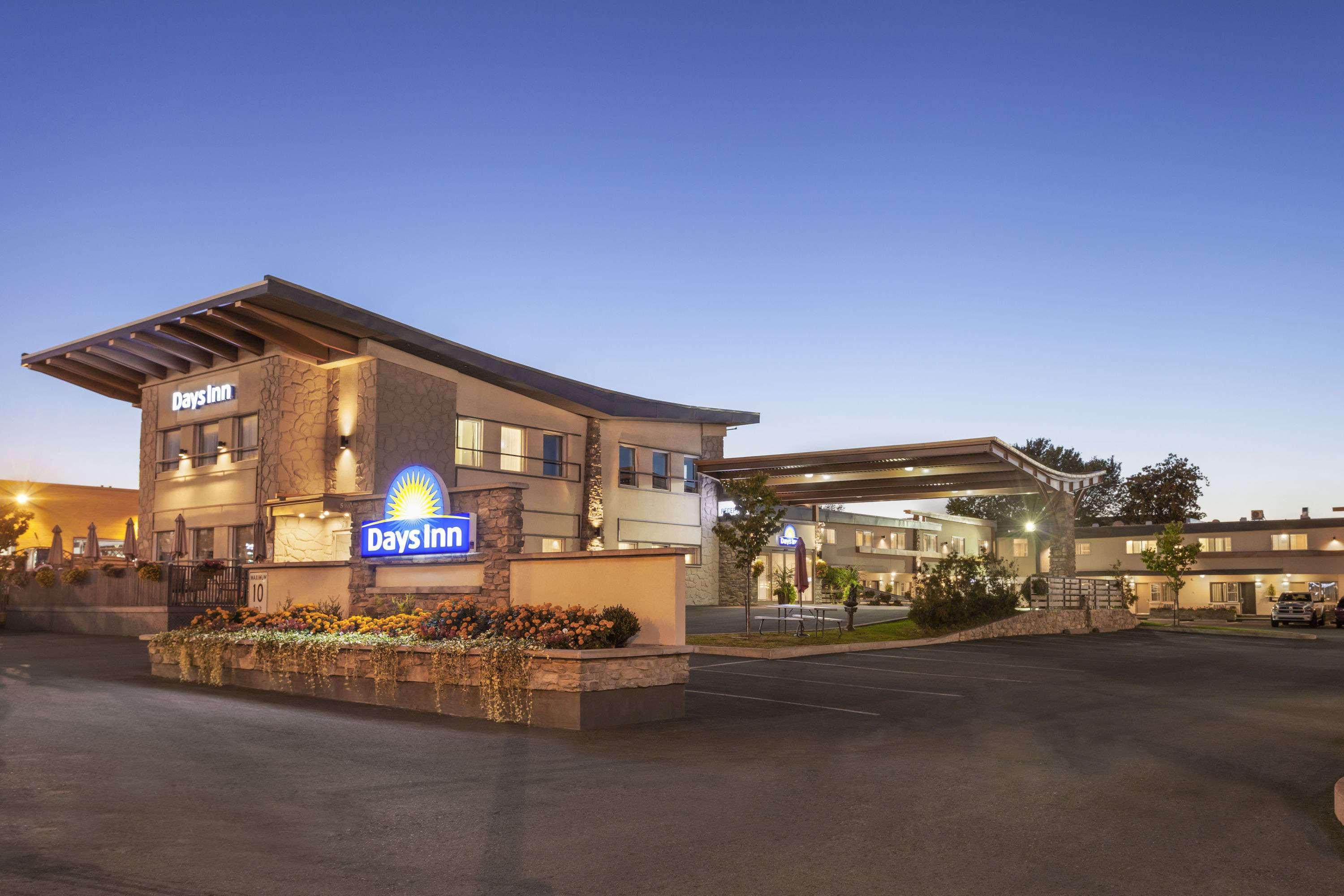 Days Inn By Wyndham Montreal East מראה חיצוני תמונה