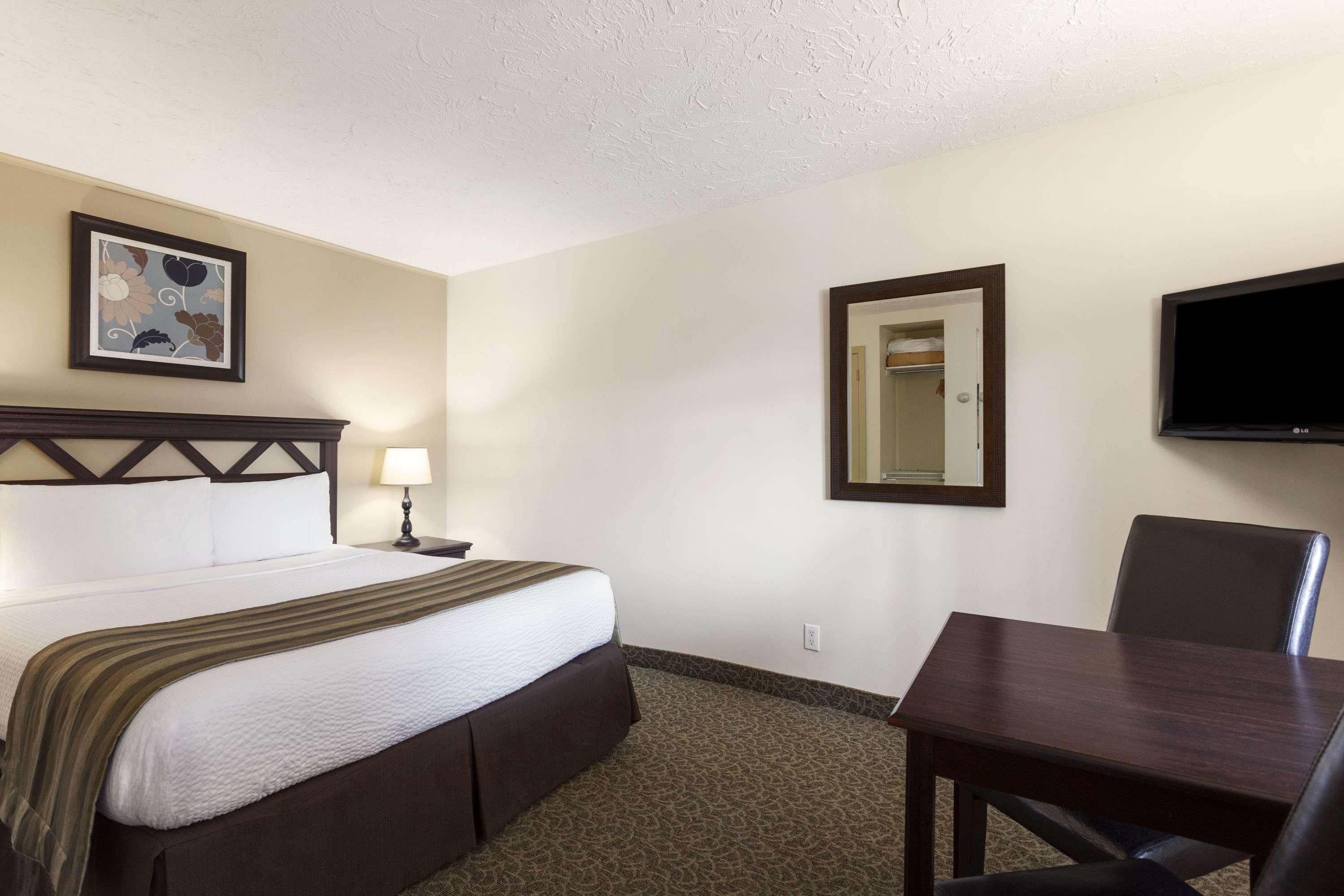Days Inn By Wyndham Montreal East מראה חיצוני תמונה