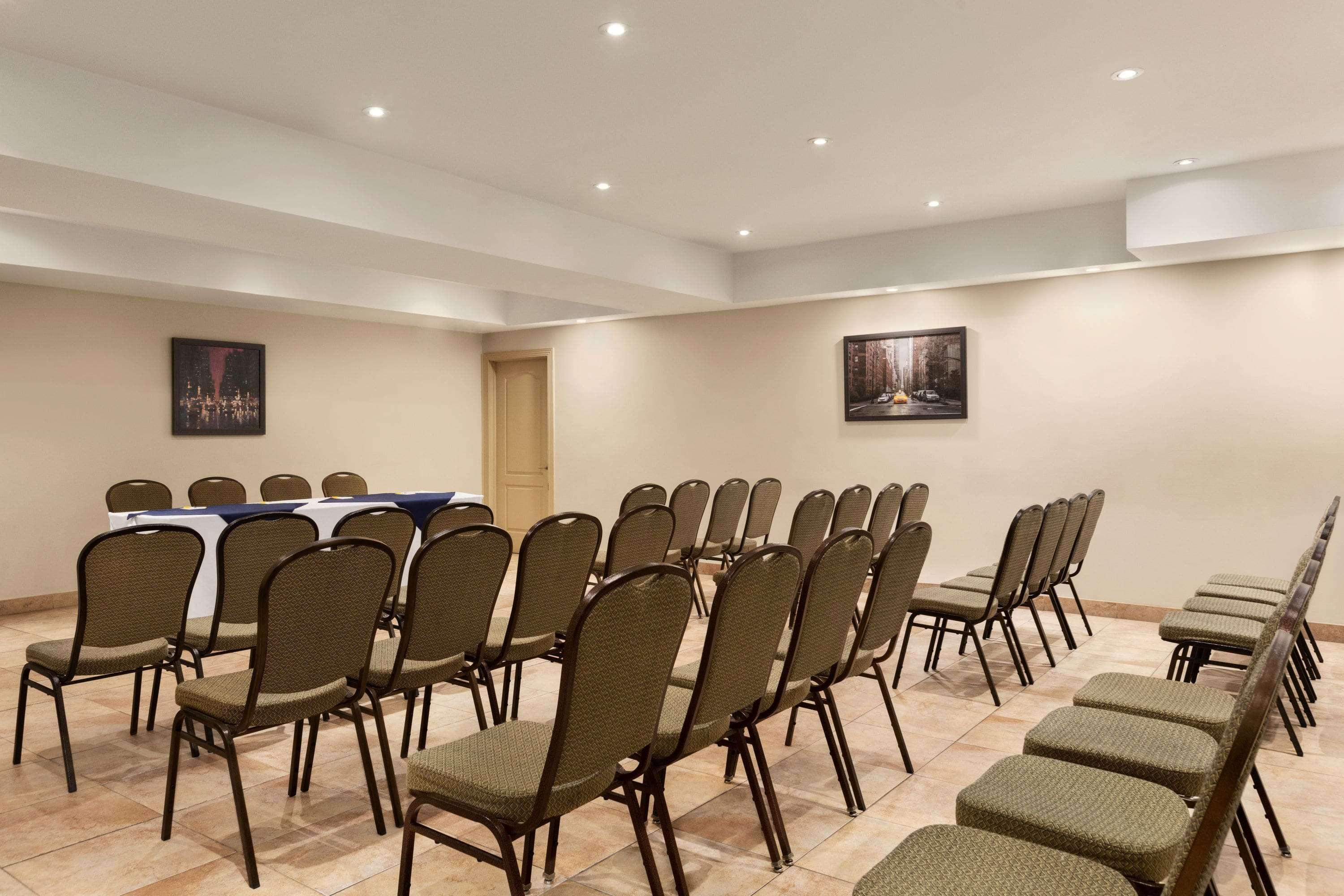 Days Inn By Wyndham Montreal East מראה חיצוני תמונה