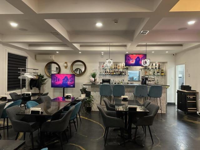Days Inn By Wyndham Montreal East מראה חיצוני תמונה