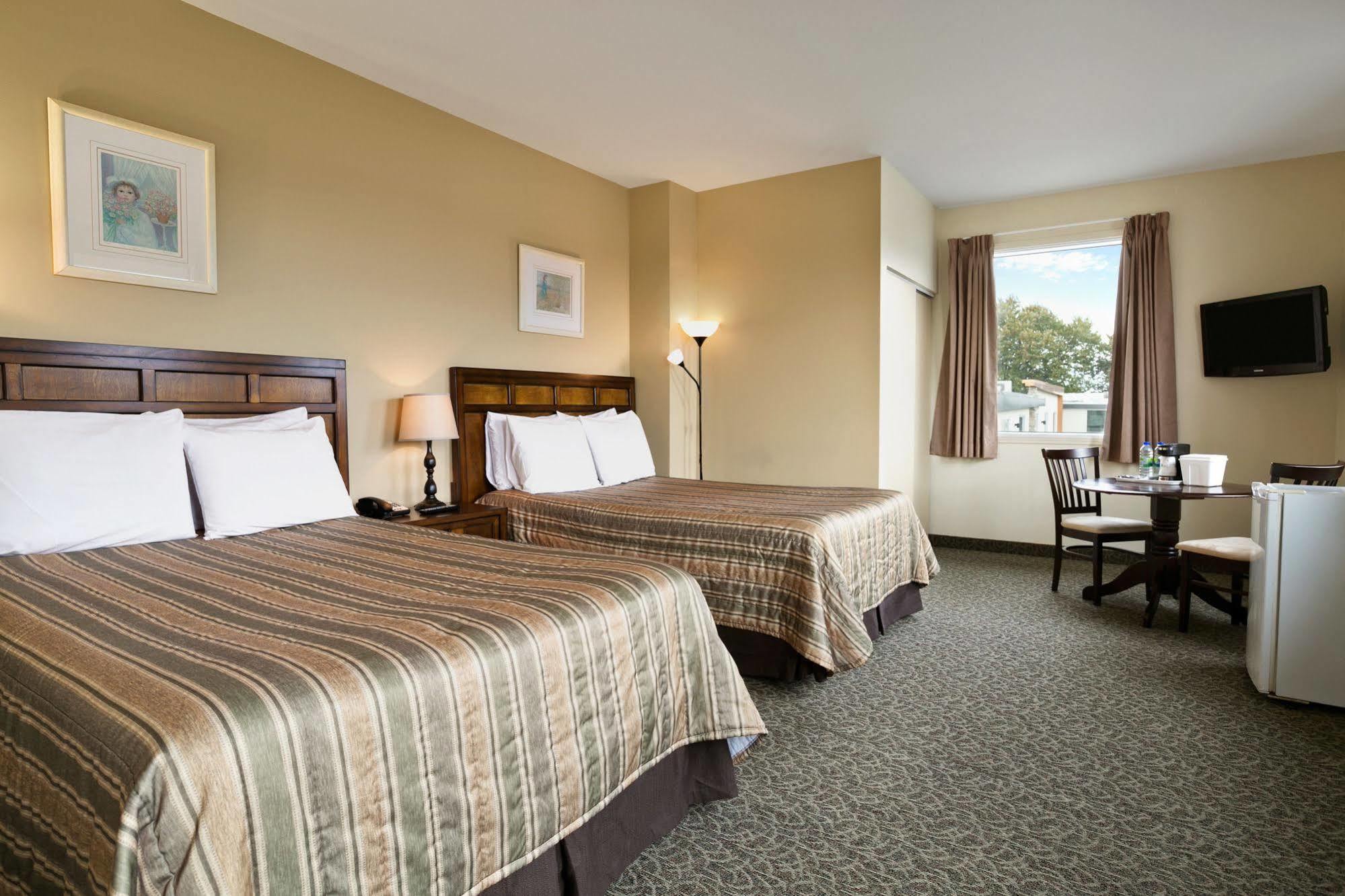 Days Inn By Wyndham Montreal East מראה חיצוני תמונה
