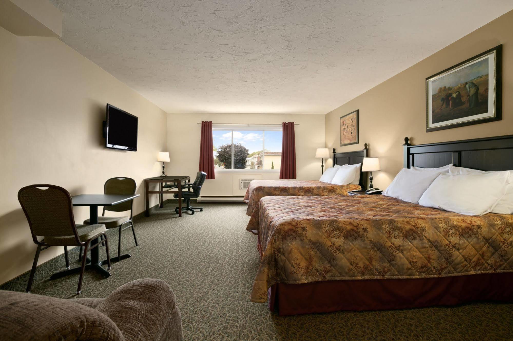 Days Inn By Wyndham Montreal East מראה חיצוני תמונה